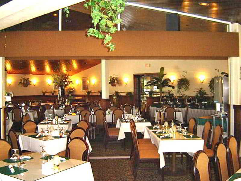 Quality Inn And Suites Golf Resort Naples Restoran gambar